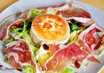 Ensalada con queso cabra Restaurant La Marieta, Mollet del Valles, Barcelona