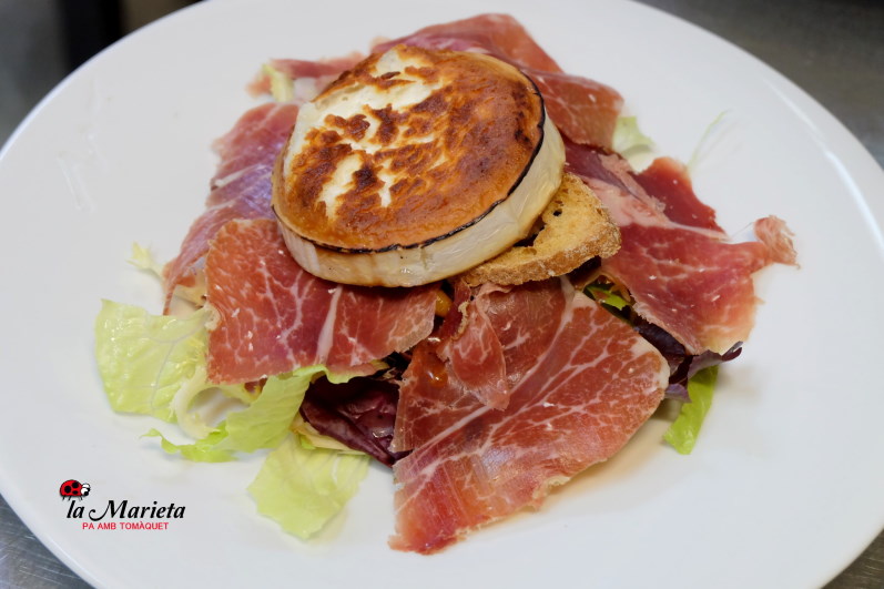 Restaurante La Marieta, íntimo y familiar,especialistas en ensaladas, menú diario especial, aniversarios,cenas románticas, comuniones, bodas y celebraciones en Mollet del Vallès, Barcelona