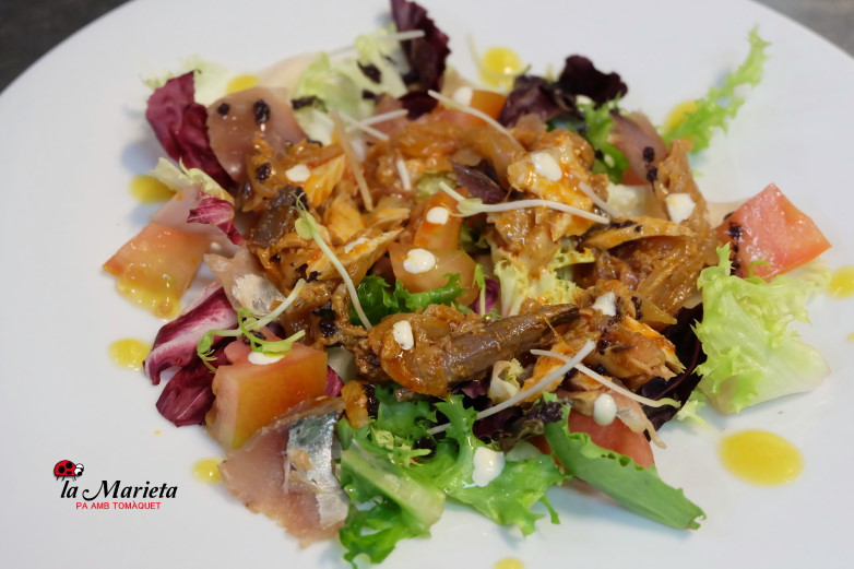 Ensaladas exquisitas en restaurante típico catalán. Ambiente acogedor, íntimo y familiar, la Marieta, Mollet del Vallès,Barcelona